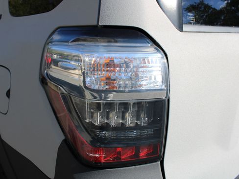 Used 2015 Toyota 4Runner SR5 image 26