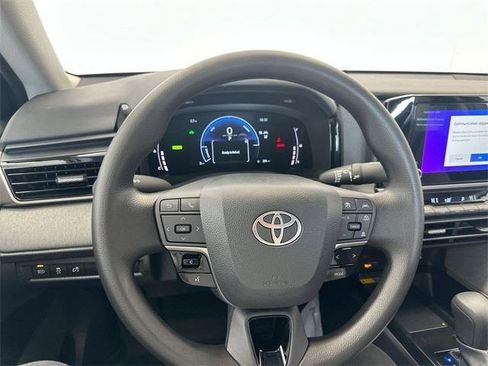 Used 2025 Toyota Camry LE image 15