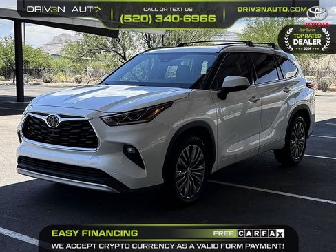 Used 2020 Toyota Highlander Platinum FWD image 3