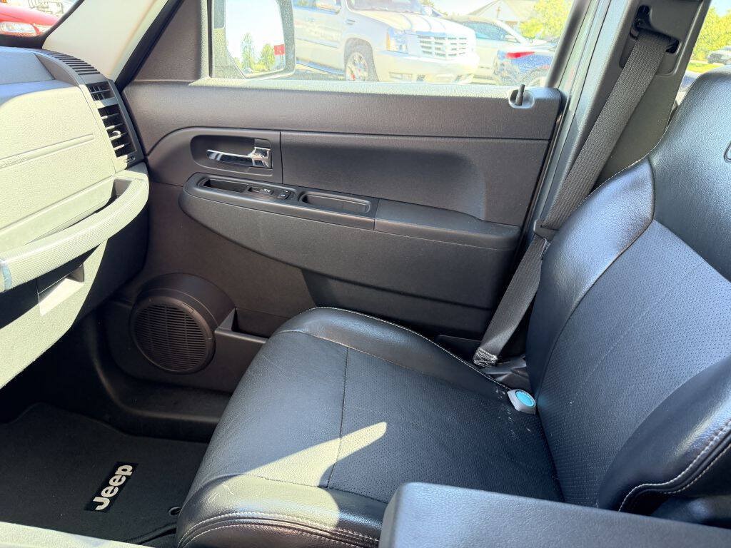 Used 2012 Jeep Liberty Sport AWD/4WD image 12