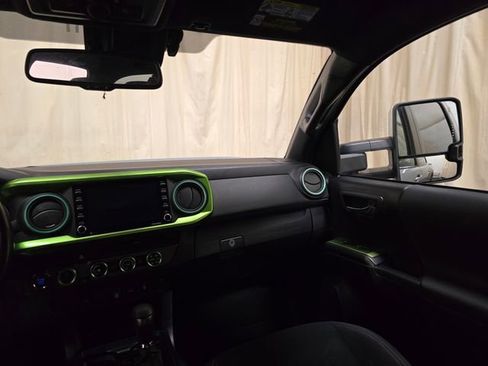 Used 2020 Toyota Tacoma TRD Off-Road image 28