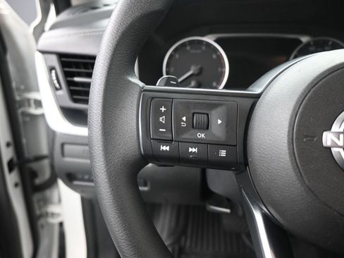 Used 2024 Nissan Rogue S image 11