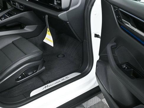 New 2025 Porsche Macan 4S Electric image 30