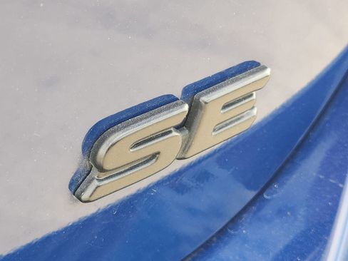 Used 2023 Toyota Camry SE image 10