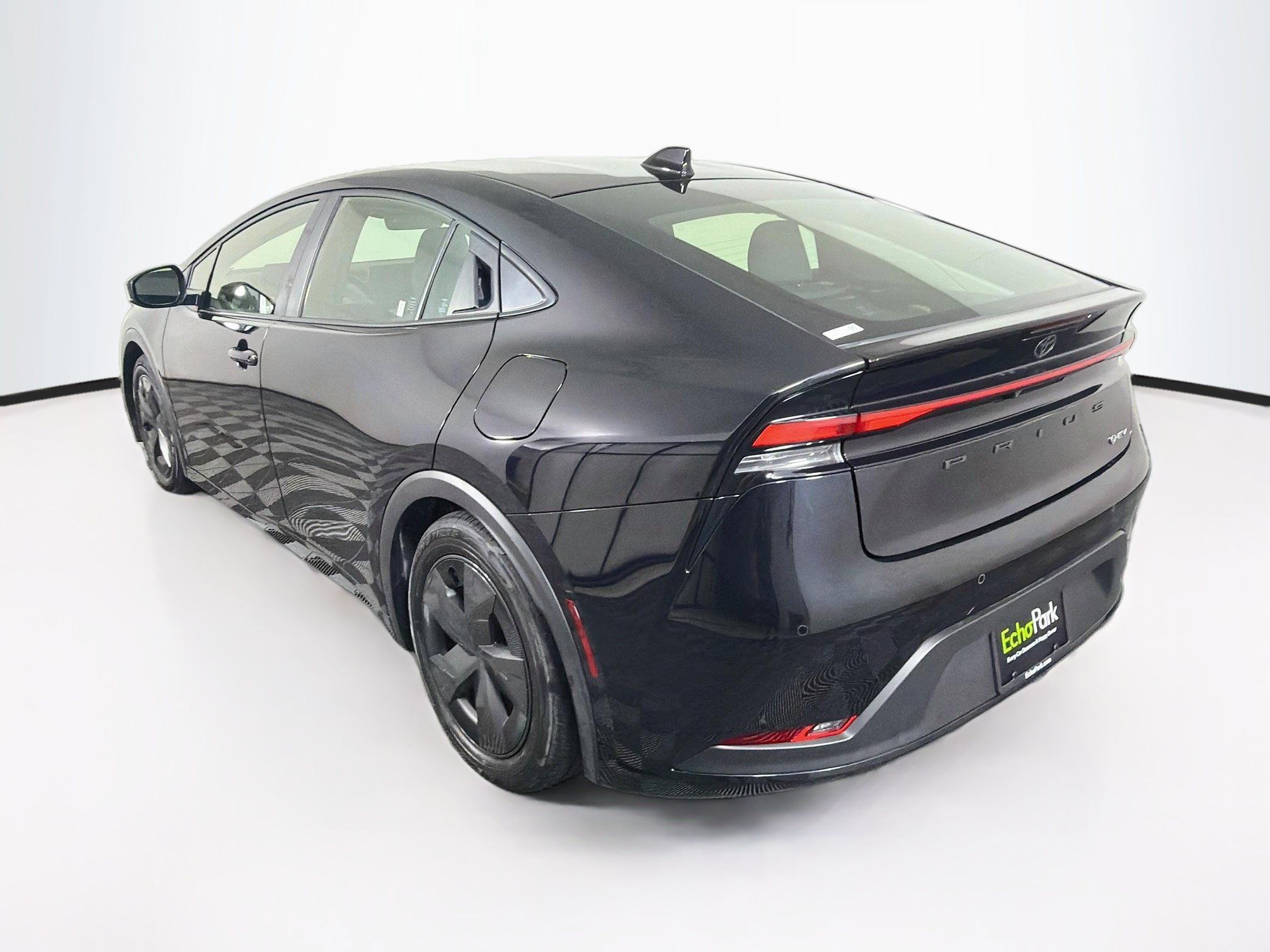 Used 2025 Toyota Prius LE FWD image 5
