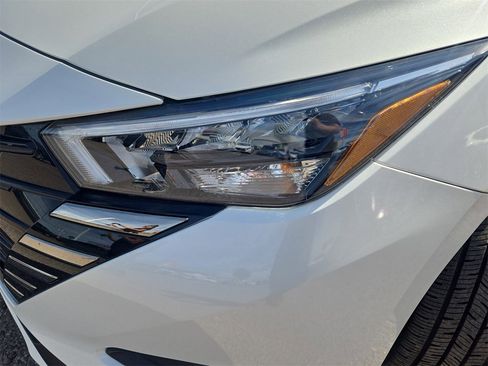 Used 2025 Nissan Versa SR w/ Trunk Package image 28