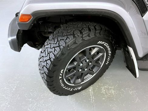 Used 2021 Jeep Gladiator Overland AWD/4WD image 24