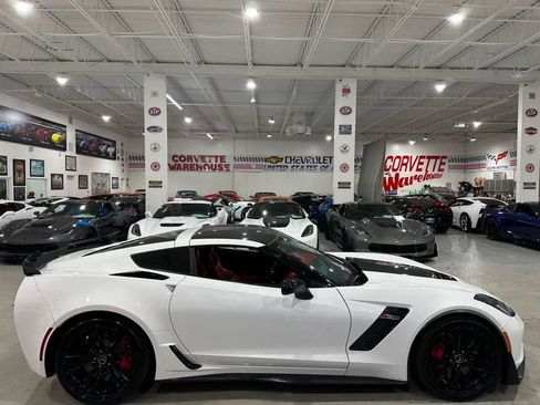 Used 2015 Chevrolet Corvette Z06 w/ 3LZ Preferred Equipment Group RWD image 6