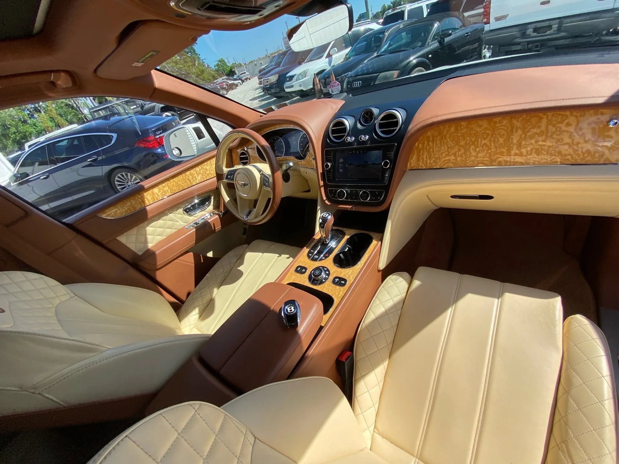 Used 2017 Bentley Bentayga AWD/4WD image 9
