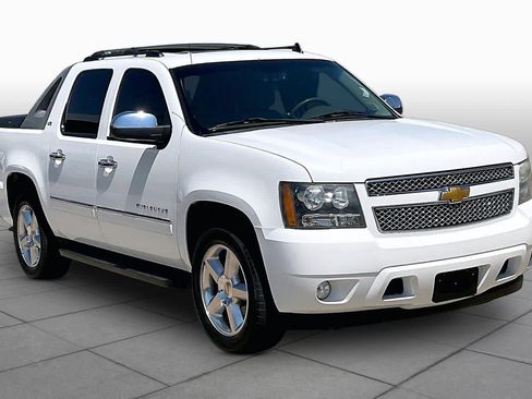 Used 2012 Chevrolet Avalanche LTZ RWD image 2