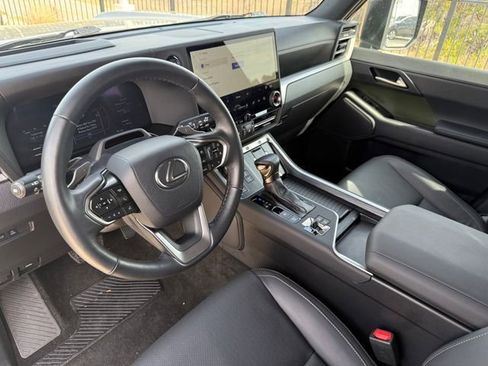 Used 2024 Lexus GX 550 image 10