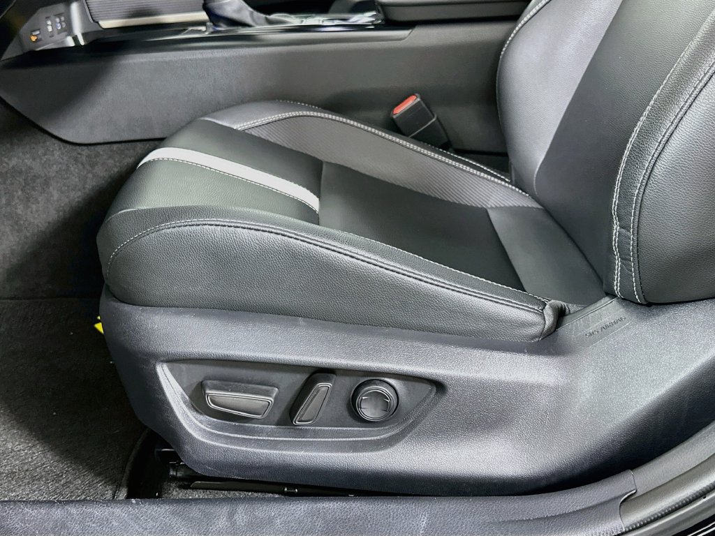 Used 2025 Toyota Camry SE FWD image 19