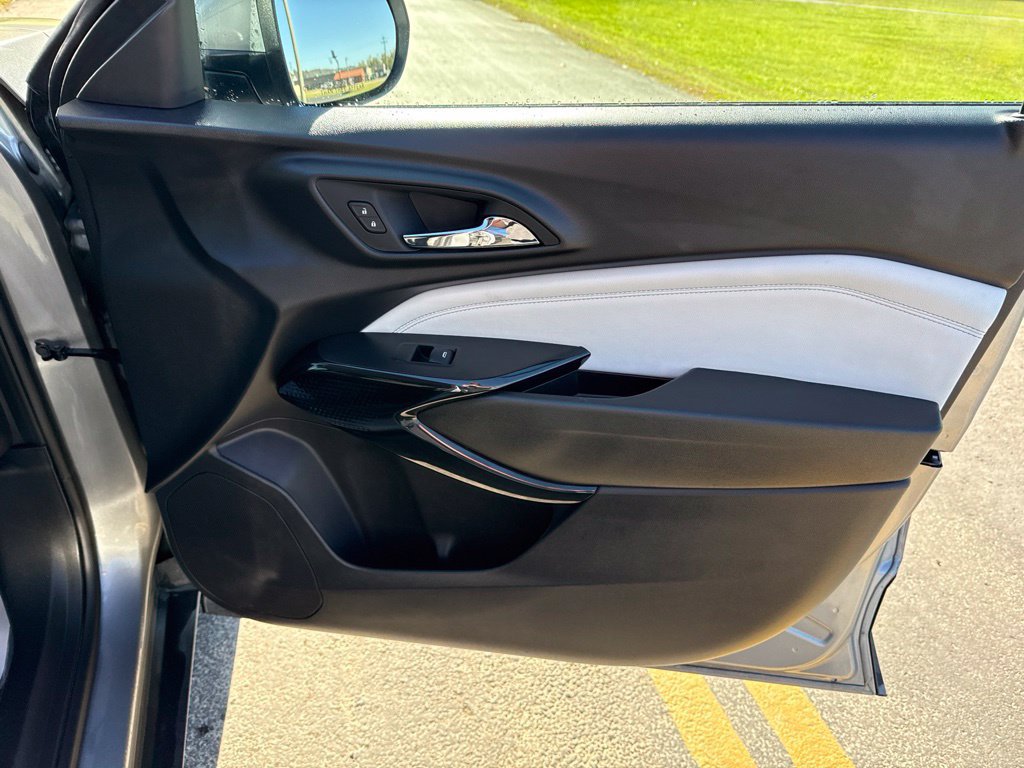 Used 2025 Chevrolet Trax LT FWD image 13