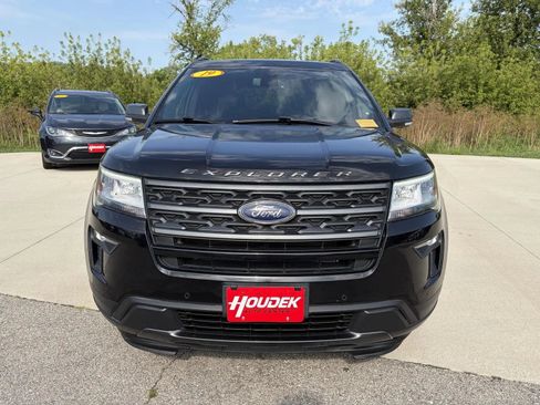 Used 2019 Ford Explorer XLT w/ Equipment Group 202A FWD image 2