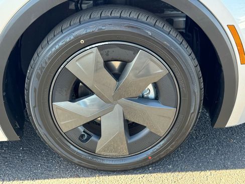 Used 2025 Toyota Prius image 11