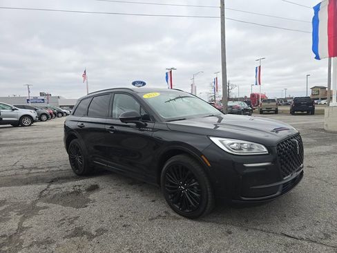 Used 2023 Lincoln Corsair Reserve w/ Equipment Group 202A image 2