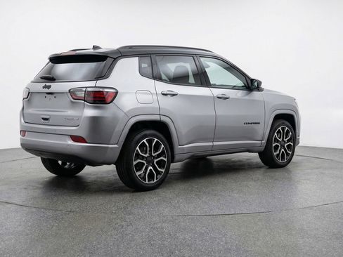 Used 2025 Jeep Compass Trailhawk AWD/4WD image 9