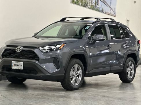 Used 2025 Toyota RAV4 LE AWD/4WD image 8
