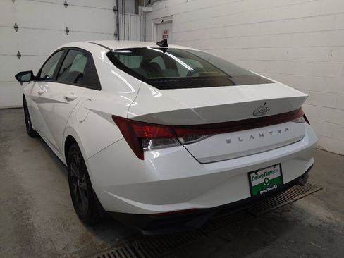 Used 2022 Hyundai Elantra SEL w/ Convenience Package FWD image 5