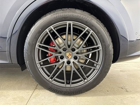 New 2026 Porsche Cayenne GTS image 14