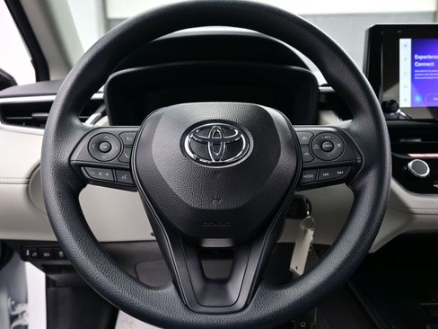 Used 2026 Toyota Corolla Cross L image 21