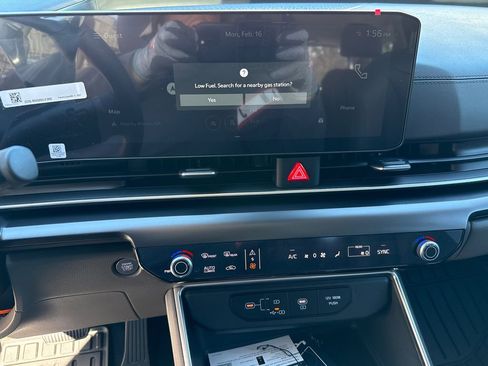 New 2026 Kia Carnival FWD image 24