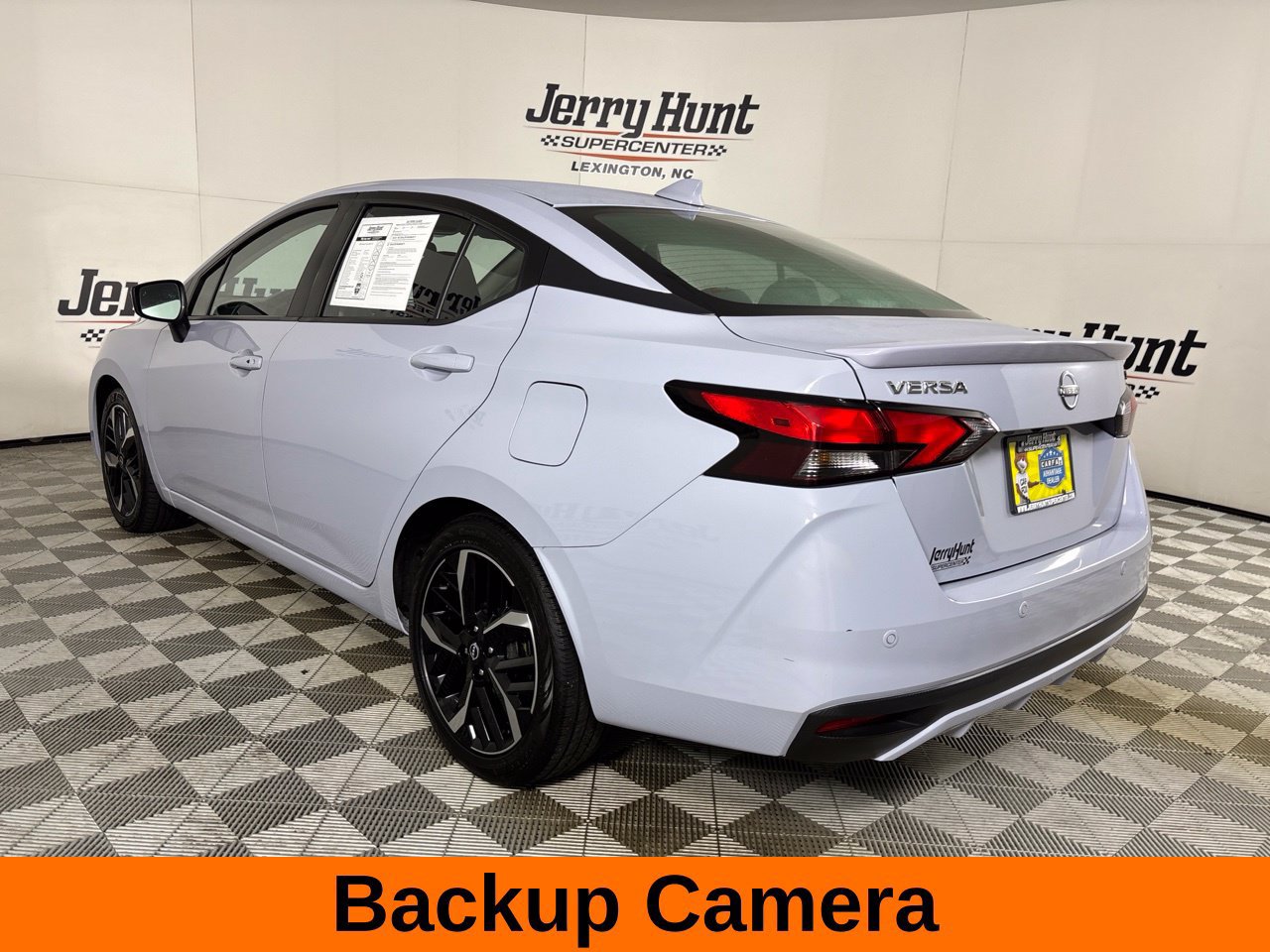 Used 2024 Nissan Versa SR FWD image 9