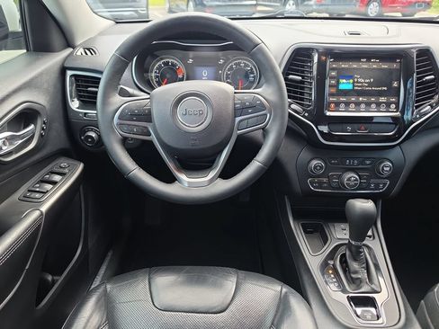 Used 2019 Jeep Cherokee Limited FWD image 10