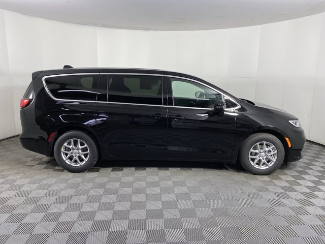 New 2026 Chrysler Pacifica Select FWD image 6