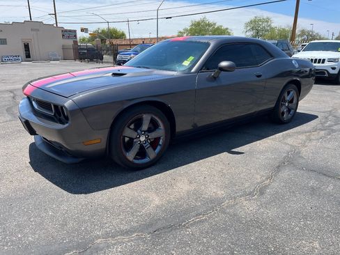 Used 2014 Dodge Challenger SXT RWD image 10