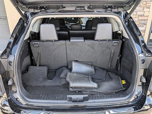 Used 2025 Toyota Highlander XLE AWD/4WD image 34