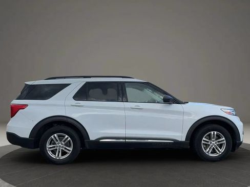 Used 2020 Ford Explorer XLT w/ Equipment Group 202A AWD/4WD image 6
