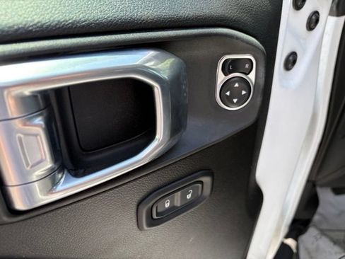 Used 2024 Jeep Wrangler Unlimited Rubicon 4xe AWD/4WD image 17