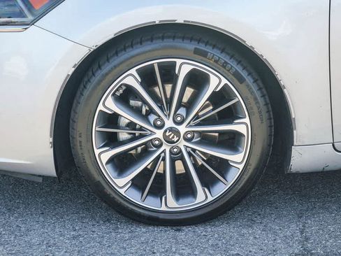 Used 2017 Kia Cadenza Technology FWD image 9