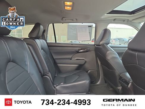Used 2022 Toyota Highlander XLE image 19