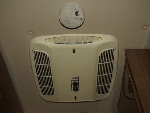 Used 2015 Mercedes-Benz Sprinter 3500 image 35