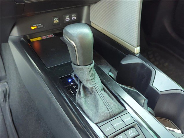 Used 2025 Toyota Camry SE w/ Convenience Package FWD image 20