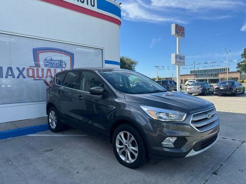 Used 2019 Ford Escape SE FWD image 14