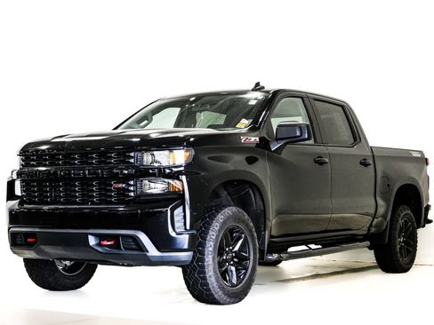 Used 2021 Chevrolet Silverado 1500 Custom Trail Boss w/ LPO, Dark Essentials Package AWD/4WD image 3