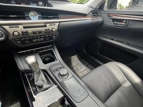 Used 2016 Lexus ES 350 w/ Premium Package w/Wood Trim FWD image 28