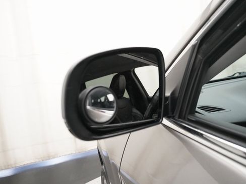 Used 2020 Jeep Cherokee Limited image 25