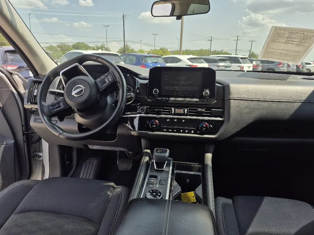 Used 2022 Nissan Pathfinder SV AWD/4WD image 22