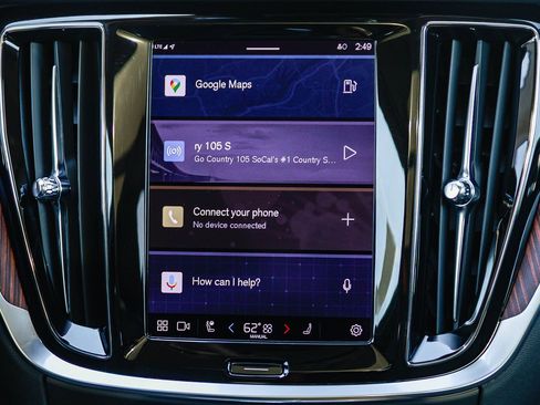 Used 2025 Volvo V60 B5 Cross Country Plus image 15