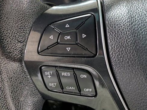 Used 2017 Ford Explorer Limited image 21