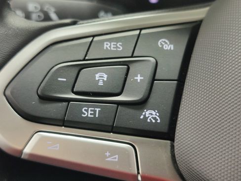 Used 2025 Volkswagen Jetta SE w/ Sunroof Package image 25