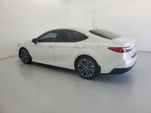 Used 2025 Toyota Camry XLE FWD image 7