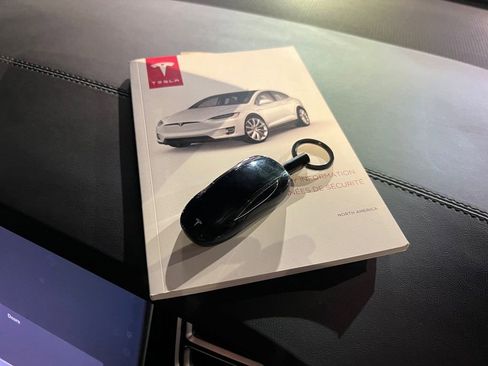 Used 2018 Tesla Model X 75D image 39