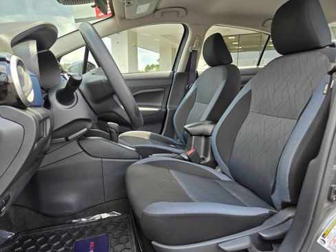Used 2025 Nissan Versa SV w/ Trunk Package FWD image 9