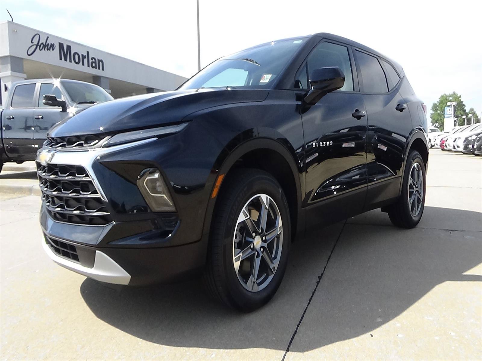 Used 2025 Chevrolet Blazer LT FWD image 3