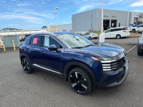 Used 2025 Nissan Kicks SR image 2